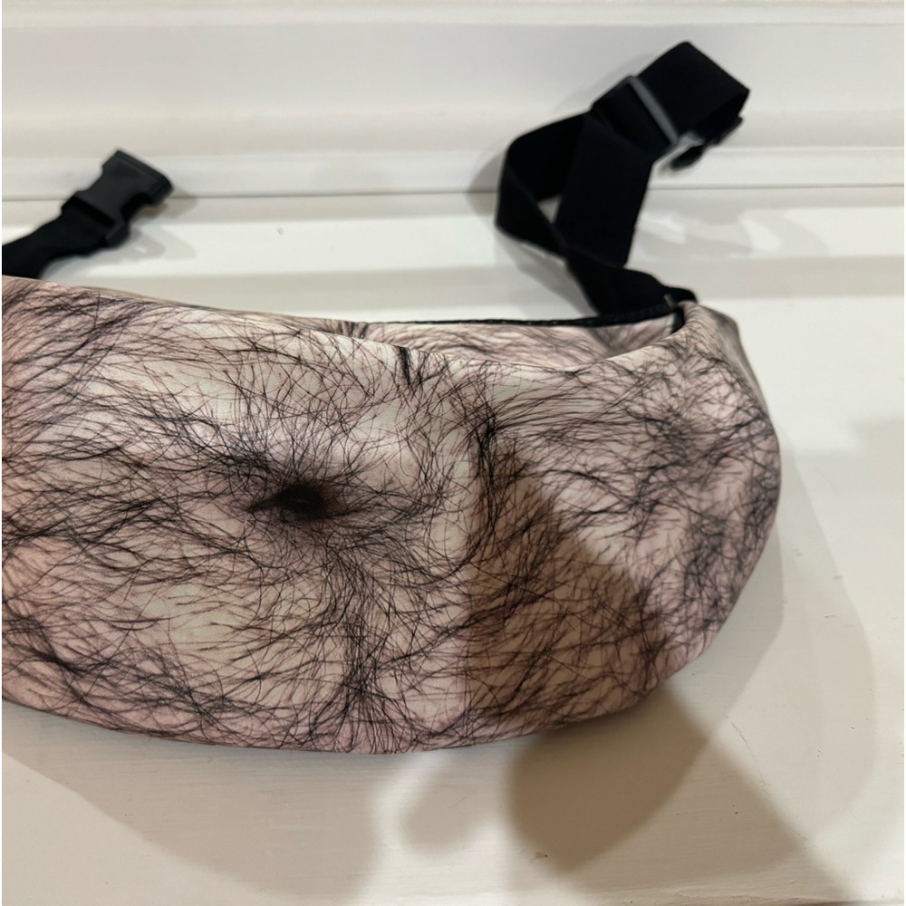 Funny hair belly pouch! Looks like real hair but it’s not!Great Gift never used.